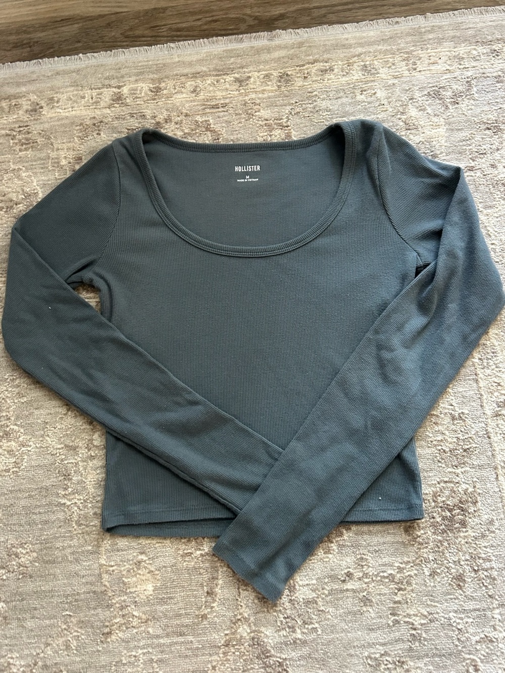 Hollister Long Sleeve Scoop Neck